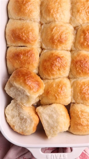5.4K views · 46 reactions | These Easy No Knead Vegan Dinner Rolls tho...襤 This recipe is ridiculously easy. All you need is a mixing bowl, a wooden spoon and a dish to bake them in. They can even hang out in the fridge for up to 24 hours before baking if you want to get prepped ahead! Get the recipe on my website avirtualvegan.com now. Here's the URL https://avirtualvegan.com/easy-no-knead-vegan-dinner-rolls/ or Google "a virtual vegan no knead dinner rolls". | A Virtual Vegan | Facebook