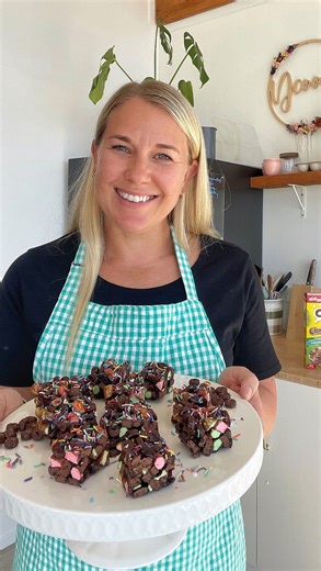 Vanya Insull | This Chocos Rocko Road is the ultimate quick and easy treat! With crispy Coco Pops ® Chocos, chewy marshmallows and a hint of cocoa, it’s... | Instagram