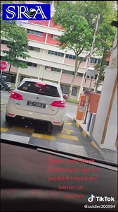 Driver open carpark gantry manually | Singapore Road Accident