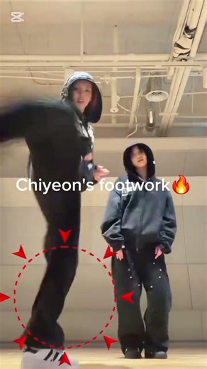 Left right dance challenge #babymonster #chiquita #ahyeon ‪@BAEMON_GIRLIES‬