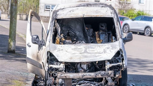 Van firebombed in crime clan's Glasgow territory as gang war 're-ignites'