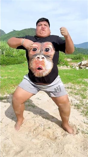 Does he look like king kong? 🦍😂