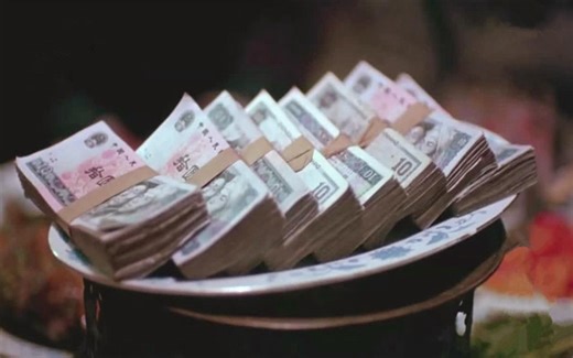 大年初一团圆饭，父亲端上来最后一道菜，儿女们却都吃不下