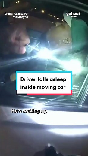 #Atlanta police say the driver was unconscious behind the wheel and later was charged with a #DUI 🚗 #caughtoncamera #yahoonews #news