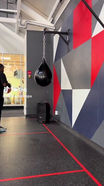 #heavybagdrills #heavybagtraining #boxingforbeginners #boxingtraining #budcrawford