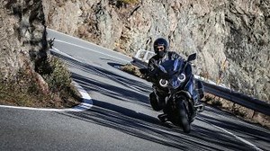 BMW K1600B: la bagger tedesca in perfetto stile USA in video