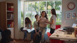 1M views · 4.5K reactions | Esta estudiante se aburrió de las filas en la universidad y se le ocurrió una gran idea usando su #PixmaSerieG. ¡Descúbrela e inspírate tú también! ️ ¿Ya sabes qué harías con tanto tiempo libre? ¡Cuéntanos!  | Canon | Facebook