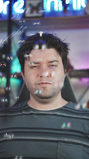 Bubble colors under a microscope revealed