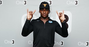 Five-Star Plus  EDGE Colin Simmons commits to Texas