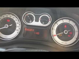 How to reset the tire pressure warning light on the Fiat 500L?