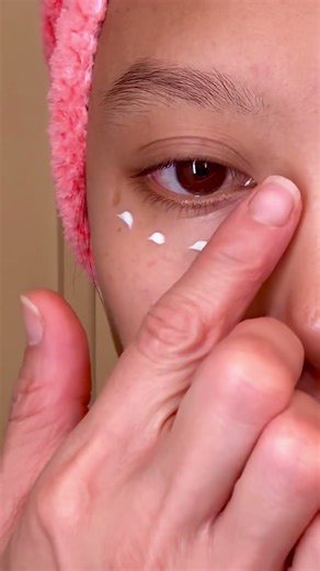 🤯 The K-Beauty Eye Patch That Passes The SHAKE TEST?! 💃