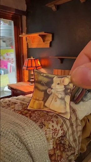 Making a tiny mouse house with style. #dollhouse #cute #diy