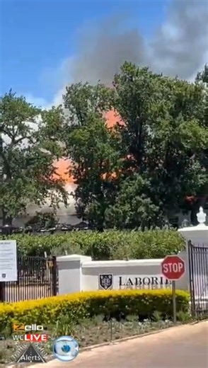 🔥 BUILDING FIRE – PAARL, WC 📍 Laborie Wine Estate 🕐 13:20 A building fire has been reported at Laborie Wine Estate in Paarl. 🚒 Fire department vehicles are responding — motorists and pedestrians are urged to make way for emergency services. Please avoid the area where possible and allow responders full access. Thank you for your cooperation. #LIVETRAFFIC #ARRIVEALIVE #PAARL #WESTERNCAPE #FIREALERT #STAYSAFE | Suburban Control Centre