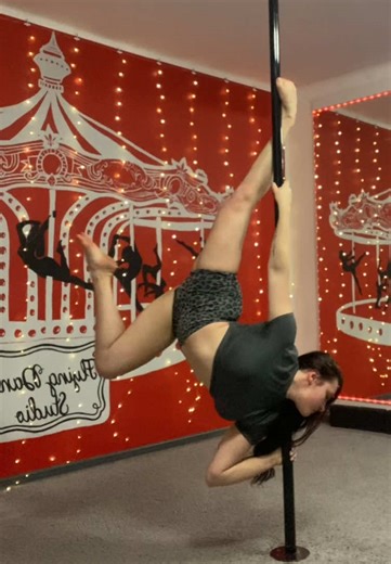 Combo pole dance #poledancer
