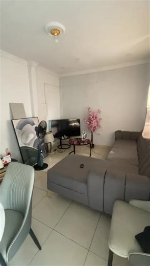 *APPARTEMENT AU 1 ER NIVEAU MISE À LOCATION* Très moderne et très confortable. Et luxueux Dans la commune de : *LEMBA / SALONGO* Réf : *ENTRÉ PAROISSE LA RÉSURRECTION *composé de :* 2 chambre Salon salle à manger Cuisine équipée Salle de bain _l'eau et l 'électricité ✅_ Prix du loyer : 350$ Garantie : 5 1 0817147418 WhatsApp appel