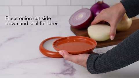 Joie Fresh Stretch Pod Onion Storage Container, Silicone Food Saver, Keeps Leftover Produce Flavorful and Firm in Fridge, Reusable Kitchen Gadget, Dishwasher Safe, BPA-Free