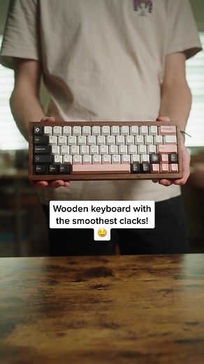 This wooden keyboard has the smoothed clack sounds! #customkeyboard #keyboardasmr #tofu60 #keyboard #custommechanicalkeyboard