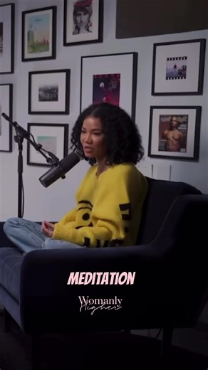 Red Light Meditation for Women: A Moment of Mindfulness