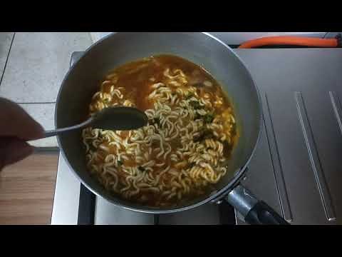 How to make spicy noodles / Mama noodles / Easy noodles recipe / Easy noodles anyone can make