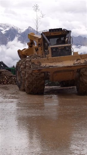 RGM Holdings Ltd on Instagram: "Winter? Fall? Spring? What a winter season we’ve had! Starting out with record snow falls followed by huge warming spells and rain to the tops of many mountain ranges throughout BC. Luckily our crews have snuck by without much downtime due to weather conditions, but we are wishing for snow and colder weather regardless!! 🤞🏼 FYI. This video is from September 2023 😂"