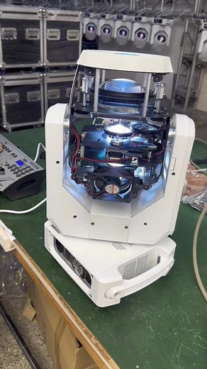 #beammovinghead #movingheadlight #beammovingheadlight #movingheadbeamlight #tiktok #foryou #fyp #movingheadbeam #nightclublighting #parlighting #partylighting #lampbeads #stagelights #barlight #parcan #clublight #stagelighting