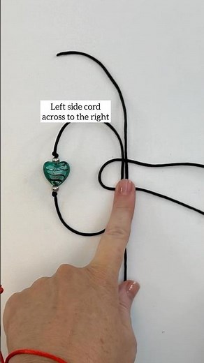 Make a beautiful adjustable bracelet! Simple sliding knot bracelet with beads #diy #bracelet