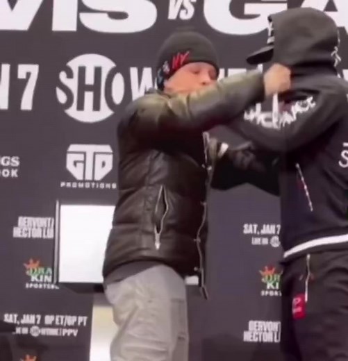 207K views · 2.9K reactions | Tank Downloading Roach's Reach  PBC | Boxing News and Views | Facebook