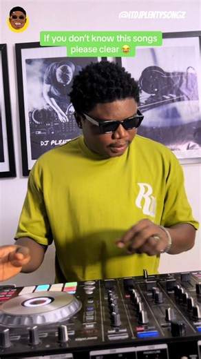 Throwback to the Best 2000's Songs That Ruled the Charts!