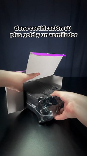 Abrimos la fuente de poder modular de Gaming Naceb 🔥 Es de 1000W, perfecta para cualquier configuración de PC, con certificación GOLD y gran calidad en su infraestrutura 😍 La instalaremos en mi #PCgamer en la segunda parte. | Cyberpuerta