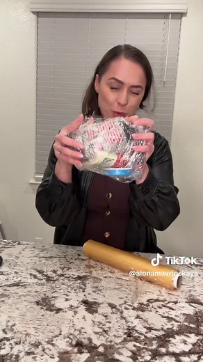 How to Make a Saran Wrap Ball Game for Christmas Party