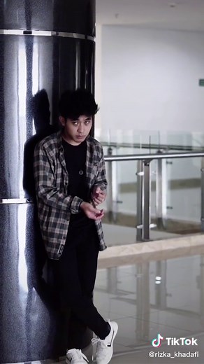 Ide pose pemalu #fyp #gayafoto #photographer #fypdong #photography #idefoto