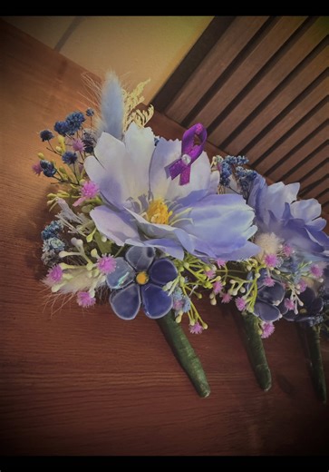 💛💙💜Forget Me Not💜💙💛 A small flower with such a powerful meaning…. I created these beautiful bespoke funeral corsages today, designed with so much love and care. Each one carefully designed with one large silk forget me not flower and 2 delicate porcelain ones. Ive mixed some silk and dry gypsophila into these then added bunny tails and green foliage.. Our customer mentioned that dementia holds a special place in her heart, so i created and attached 3 purple dementia awareness ribbon that s