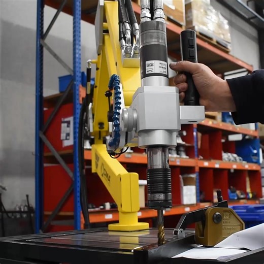 🔩 Roscas perfectas, producción sin fallos 🔩�� En CMA Machine Tools cada rosca es sinónimo de calidad.�Nuestras roscadoras industriales —neumáticas, hidráulicas y eléctricas— están diseñadas para ofrecer un resultado impecable en cada pieza, reduciendo errores, ahorrando tiempo y maximizando la productividad. 🛠️ ¿Por qué elegir nuestras roscadoras? ✔️ Roscas limpias y precisas sin esfuerzo� ✔️ Mínimo desgaste de herramienta� ✔️ Interfaz intuitiva y fácil configuración� ✔️ Mayor eficiencia en p