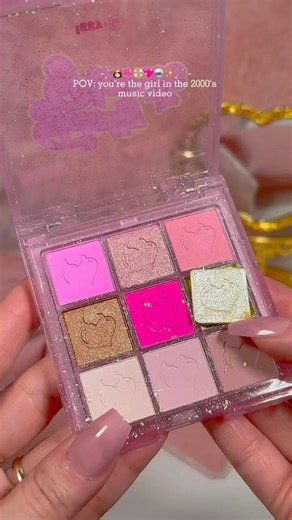 Pink shimmer packed on the lids like the flash never turns off💅🏻💗 ‪@bhcosmetics‬ #eyeshadow #makeup