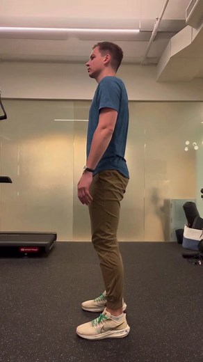 This might be the easiest routine you can do to improve your posture with just household items. Repeat on a daily basis and you will notice that you will be having a much easier time standing tall with your shoulders in a good position. #physicaltherapy #posturecorrection #posturecheck