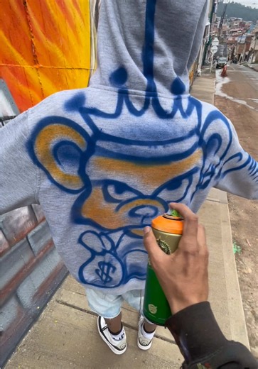 Muchacho por cuanto me pinta una virgencita ? #streetart #graffiti #bogotagraffiti #pintura #santink