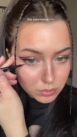 Eyeshadow Application Tips for Stunning Looks