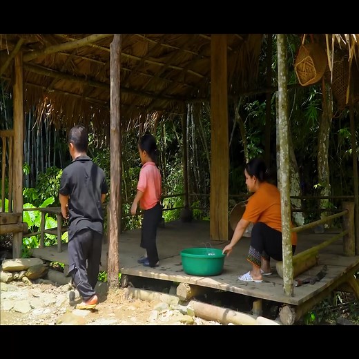 The dwarf family's fish trap making skills - Trap giant fish to sell at the market Part 8 | Bushcraft Camping