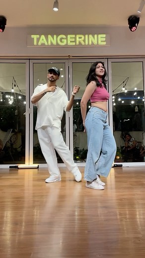 Prarthana Sangtani on Instagram: "jitna bhi dekhun, dil bhar 🙂‍↔️ paaye such a feel good class ‘twas🤌🏻 @dharmiksamani 🌻 @tangerineartsstudio 💛 #iraaday #abdulhannan #dharmiksamanichoreography #explore #dance #trend #reelsinstagram #foryou #viral #reelitfeelit #trending #fyp #dancereels #feelitreelit"
