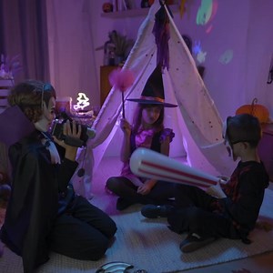 🚨 En ce moment, profitez de -50% cagnottés sur votre carte VIP sur TOUS les déguisements ! Clown démoniaque, vampire, sorcière ou diablesse, la Deguiz' Box c'est un déguisement complet pour une soirée inoubliable 🤡🧛 👉 Deguiz'box au choix : 12,99€ | GiFi