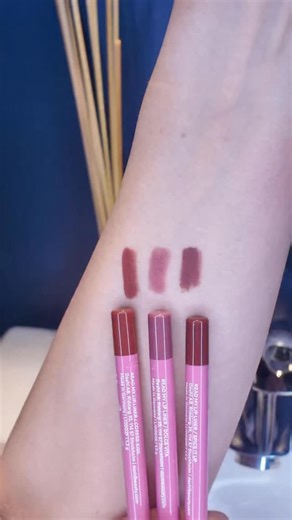 Sandra Jutrisa on Instagram: "PR! Låt mig visa er hur otroligt bra de här läppennorna från @dashl sitter 💋 De är så krämiga, håller länge och finns i massor av helt magiskt fina färger! Ett ärligt tips om riktigt bra och snygga läppennor – ni kommer att älska dem 😍✨ #lips #lipliner #quality #goals #thebest"