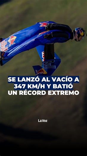 RÉCORD DE VELOCIDAD EXTREMA EN SALTO BASE ⏱️ El atleta austríaco Peter Salzmann logró un nuevo récord mundial en salto BASE con traje de alas, alcanzando una velocidad de 347 kilómetros por hora. El impresionante descenso tuvo lugar desde la cara norte del pico Eiger, en los Alpes suizos, desde una altitud cercana a los 4.000 metros. 🏔️ La hazaña fue grabada por el “dron más rápido del mundo”, en una colaboración que exigió coordinación y confianza extremas, dadas las velocidades y turbulencias