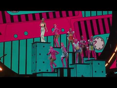 Katy Perry - California Gurls (Live in Montreal, Witness the tour, 2017)