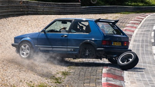 Poważny wypadek samochodowy na zakręcie Nordschleife