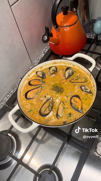 Delicious Seafood Laksa Recipe with Spicy Flavors | Quick & Easy