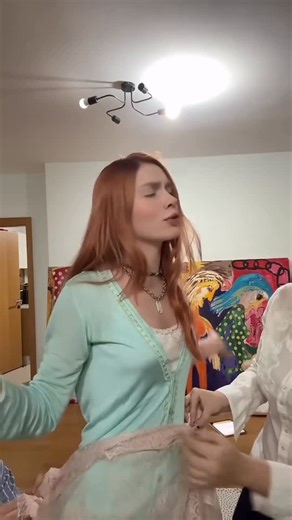 100218 on Instagram: "Aleyna Tilki, arabesk dünyasının en özel sanatçılarından biri olan ve geçtiğimiz aylarda hayatını kaybeden Güllü’nün anısına ‘Oyuncak Gibi’ adlı şarkısını seslendirecek. Oyuncak Gibi, 13 Şubat’ta tüm dijital platformlarda! 🤍✨ @AleynTilkiOfficial #AleynaTilki #Güllü #OyuncakGibi"