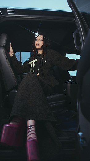 30 minutes for glam? @hellotefi says no problem. At the link in bio, read NYLON’s full interview with the creator after she invited us to get ready for @marcjacobs’ 40th anniversary show in NYC. | NYLON