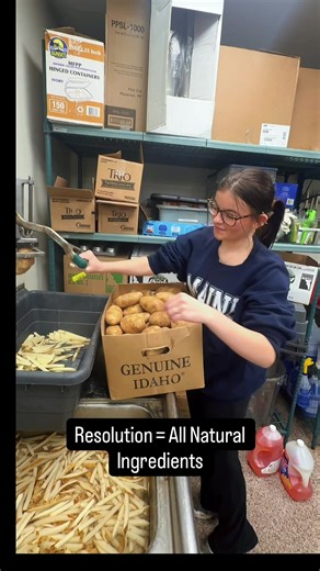 “New Year’s resolution: going all natural 🥔 No shortcuts. No freezer bags. Just fresh-cut potatoes sliced by Liv and fried to golden perfection. From Farm to Fryer 🍟 at Fast Eddies Pit Beef! #fasteddiespitbeef #maryland #fries #food #potato