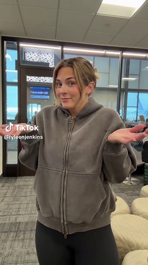 The best churro iykyk! #churro #disneyland #familyvaca | Food At Disneyland