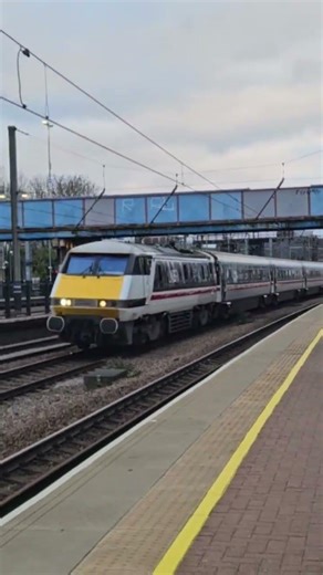 LNER Class 91 passing with tone.